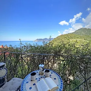 Pietra Azzurra, Newly Renovated Apartment